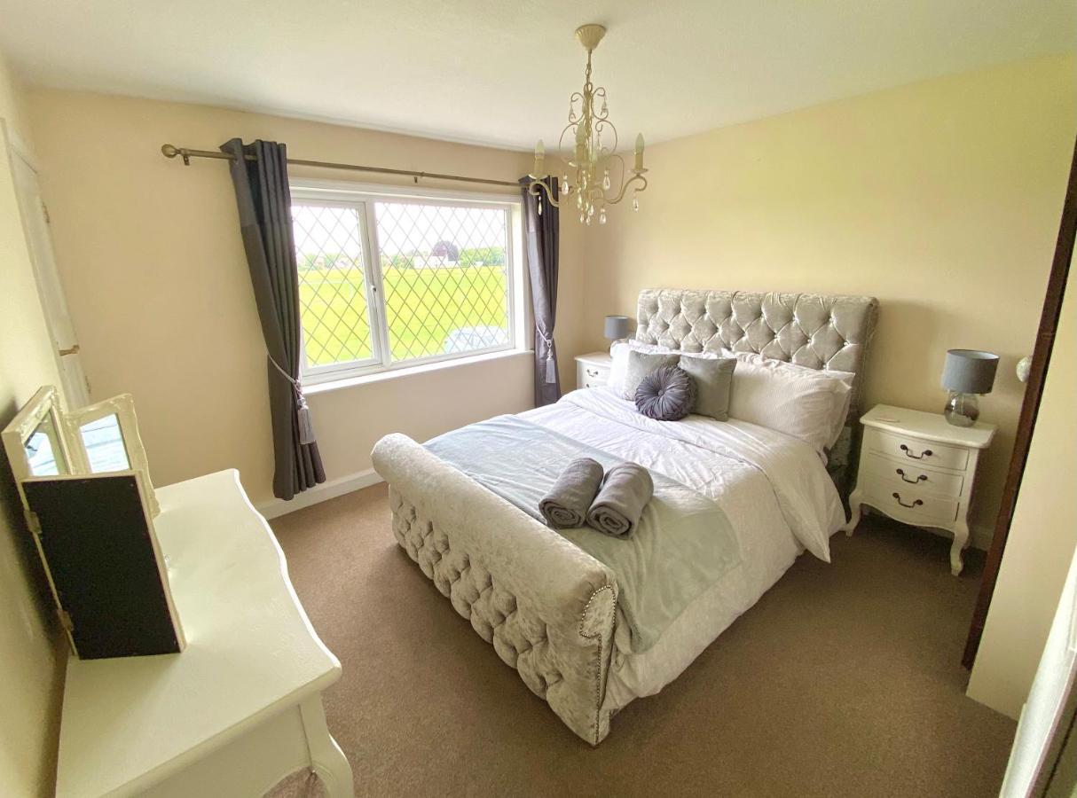 Cosy Cottage Great Bentley Near Station And Shops Exteriör bild