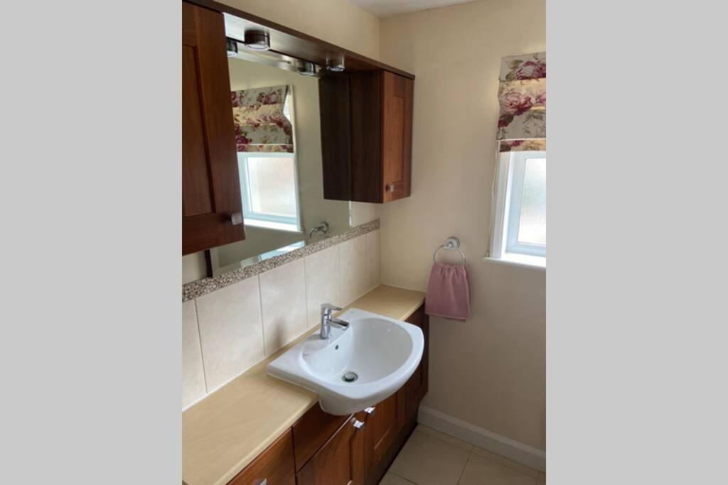 Cosy Cottage Great Bentley Near Station And Shops Exteriör bild